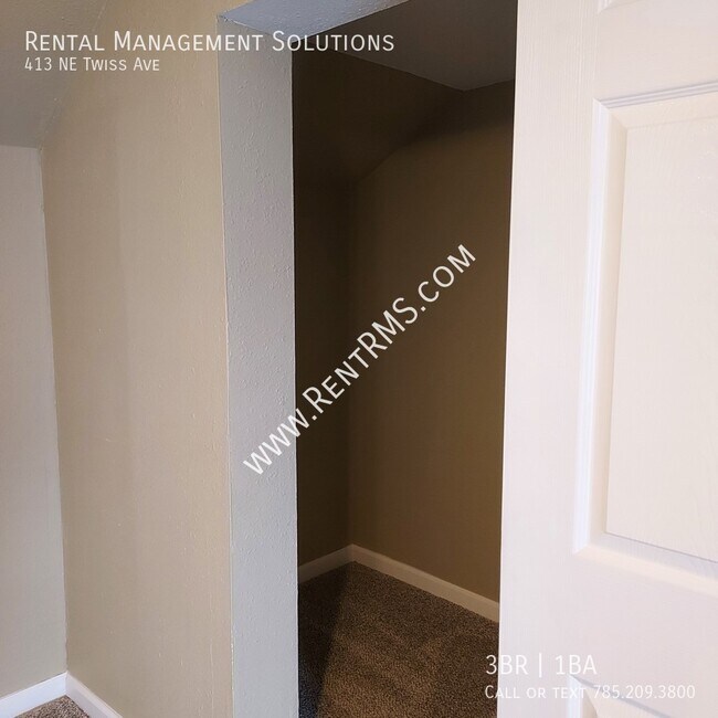 Building Photo - 413 NE Twiss Ave