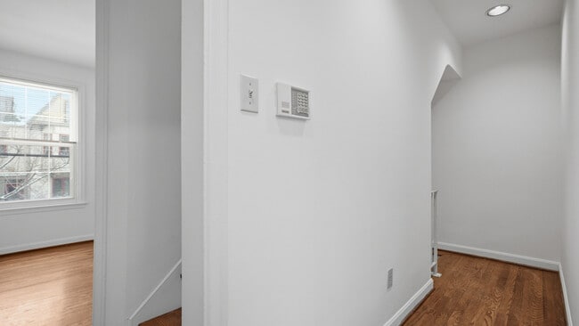 Building Photo - 6415 Howe St