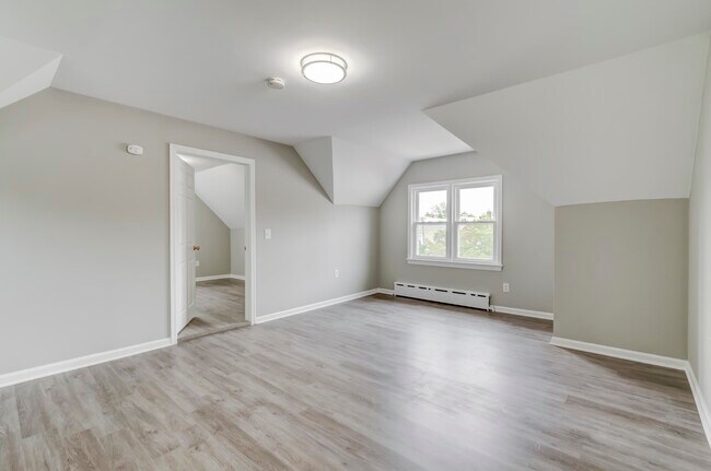 Building Photo - 772 Avenue C