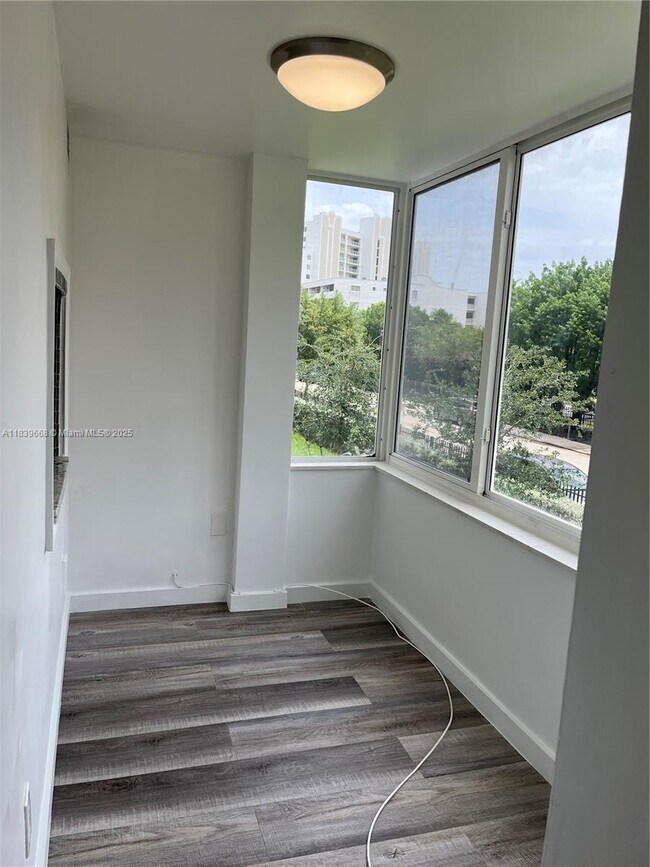 Building Photo - 250 180th Dr