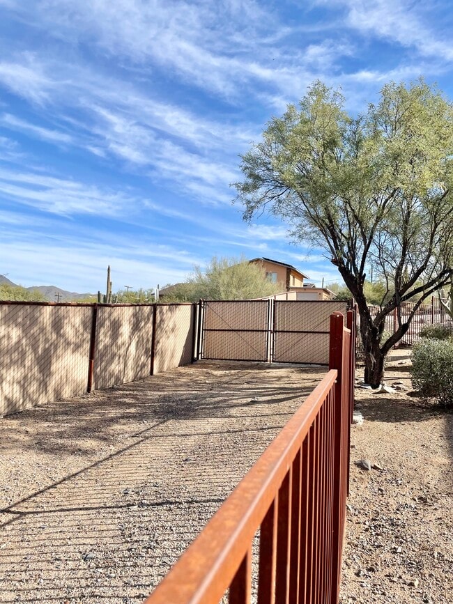 Building Photo - 37830 Linda Dr