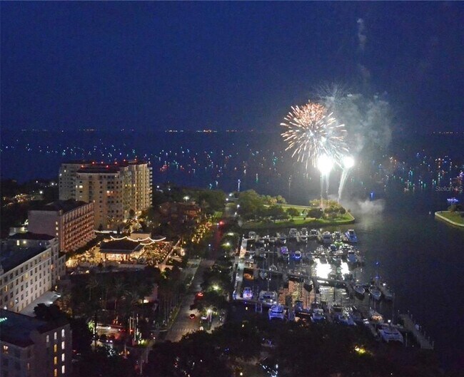 Building Photo - 400 Beach Dr NE