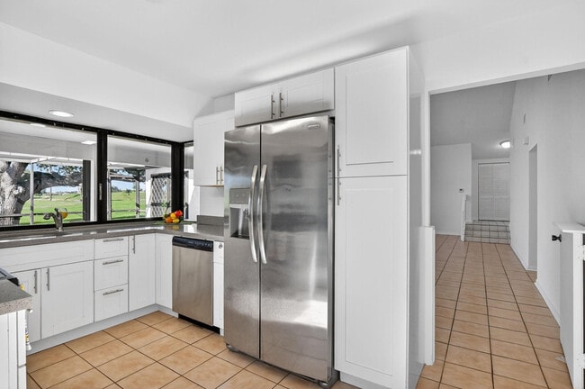 Building Photo - 661 Hollows Cir