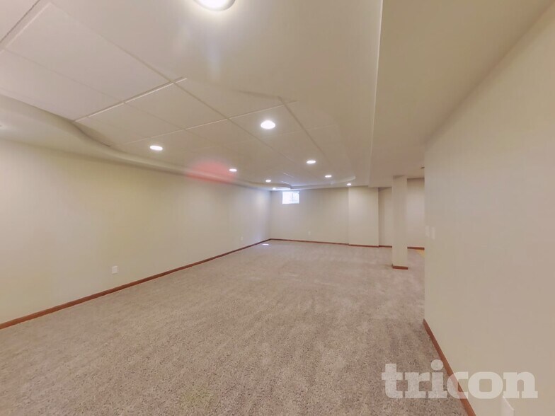 Building Photo - 6612 Smithfield Dr