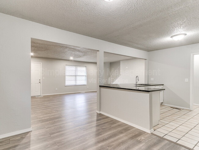 Building Photo - 8510 Candlewood Dr