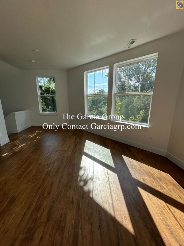 Building Photo - 8782 SE Flavel St