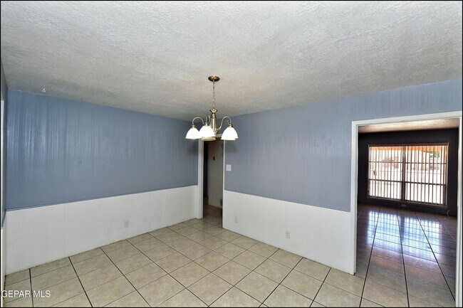 Building Photo - 5613 Creston Ave