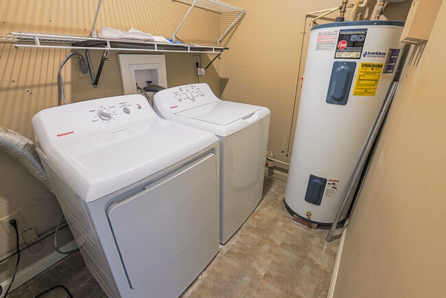 Building Photo - 733 Farnham Pl