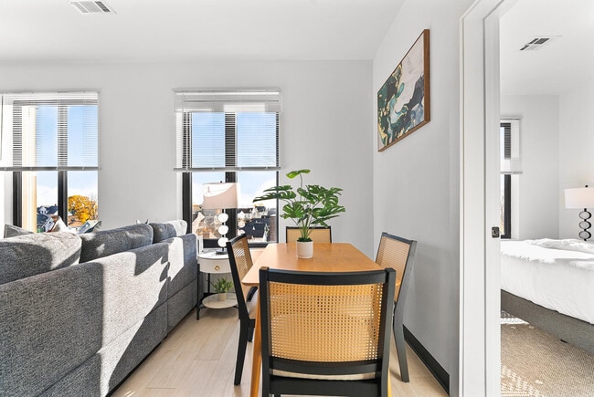 Building Photo - 600 Broadway-SI ID1240317P