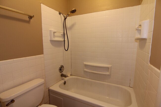 Building Photo - 1802 21st Ave Pl