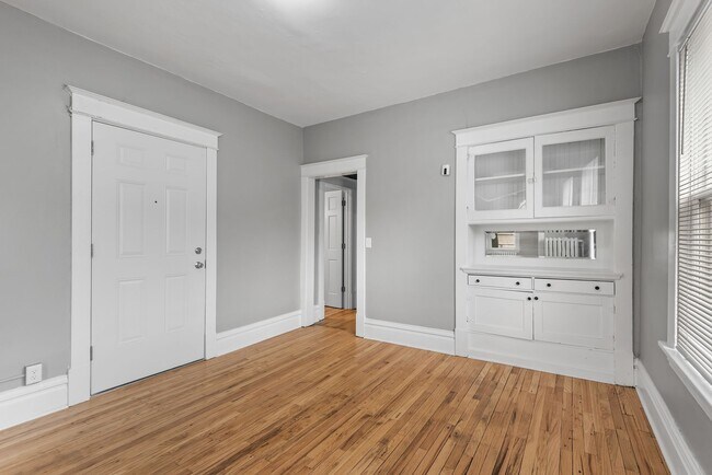 Building Photo - 211 Grotto St N