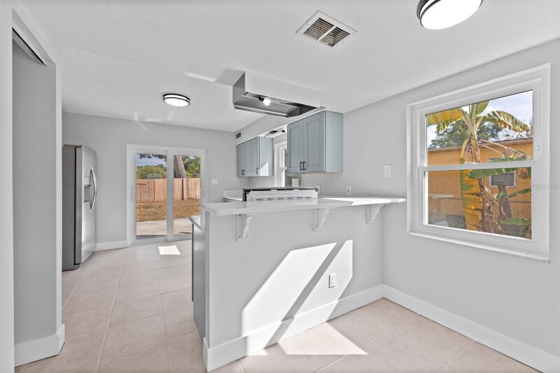 Building Photo - 8737 N Tangerine Pl