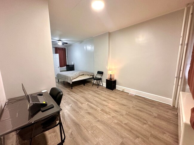 Building Photo - 546 N 11th St