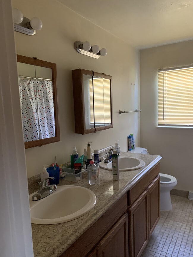 Building Photo - 606 Spartan Ave