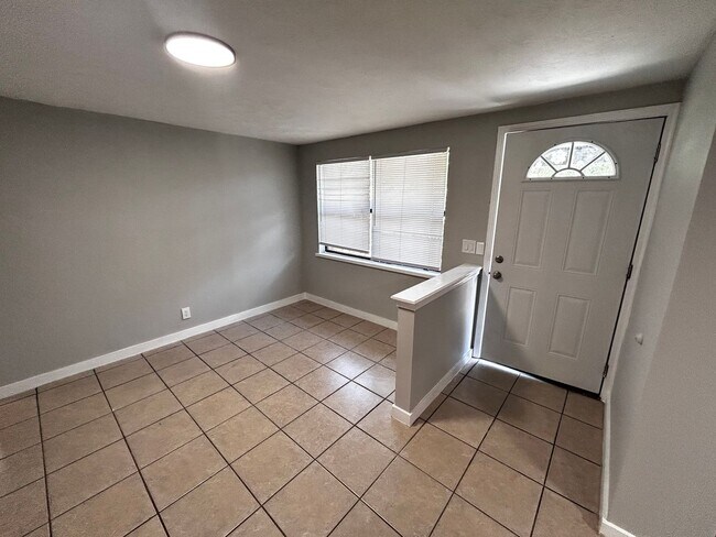 Building Photo - Charming, Newly Renovated 3-Bedroom Home w...