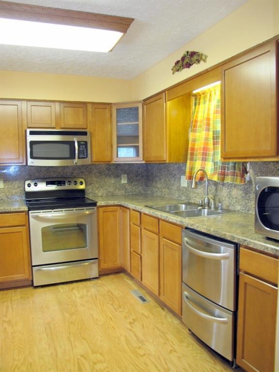 Building Photo - 927 Woods Hollow Dr