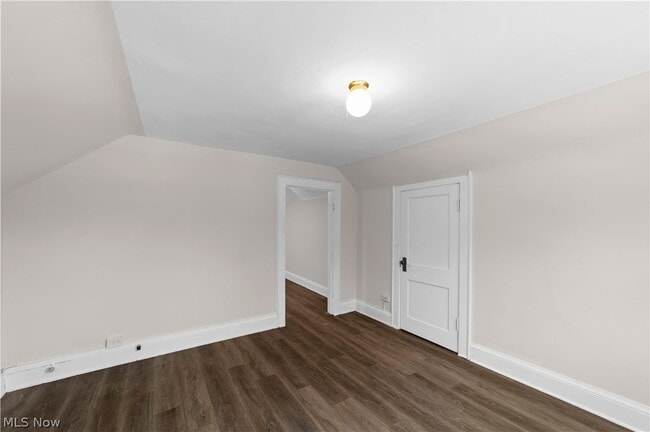 Building Photo - 867 East Blvd