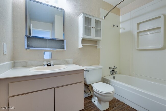 Building Photo - 7115 Kenwood St