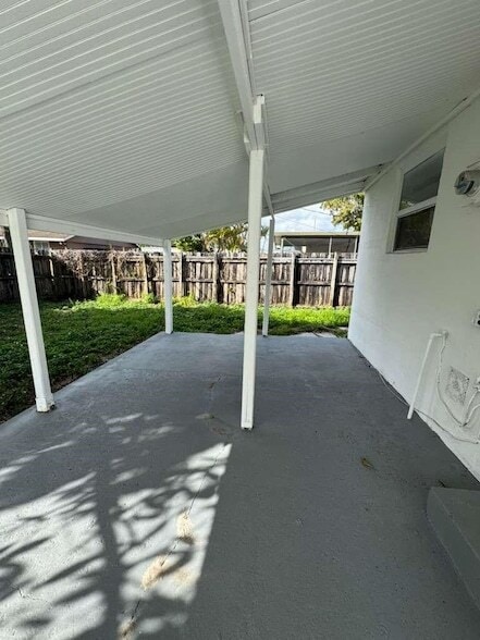 Building Photo - 4871 SW 24th Ave