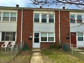 Building Photo - Charming 3 Bedroom/1 Bathroom Townhome in Dundalk, MD!