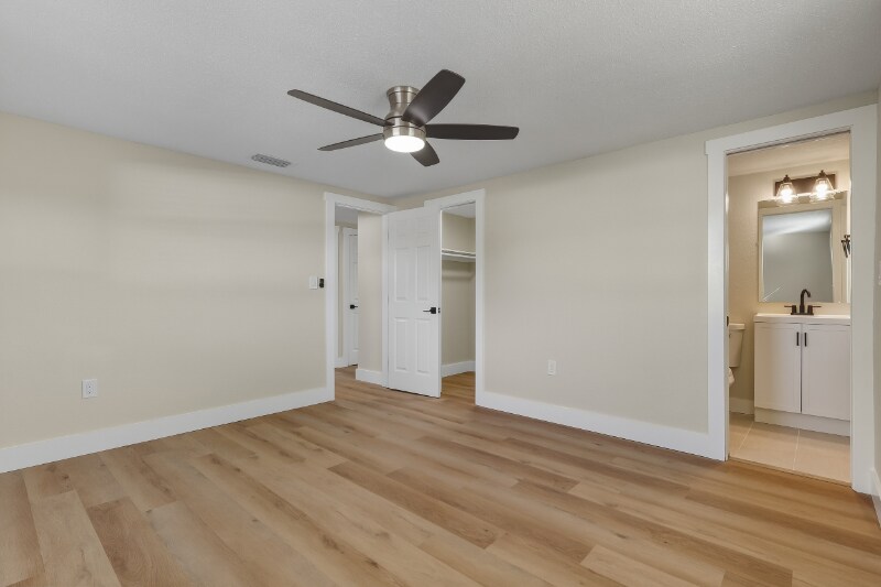 Building Photo - 3208 Holiday Lake Dr