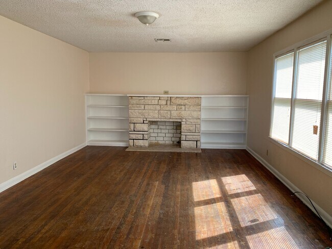 Building Photo - New Rental Listing!