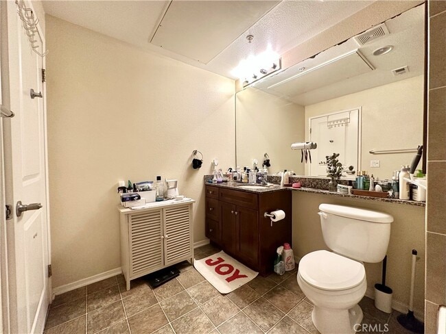 Building Photo - 1210 SCHOLARSHIP-