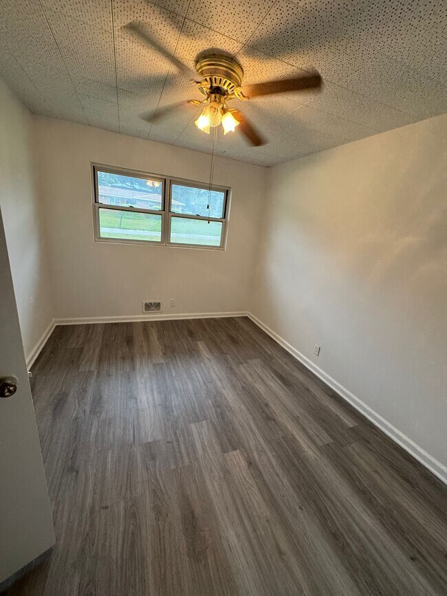 Building Photo - 1700 Winston Dr