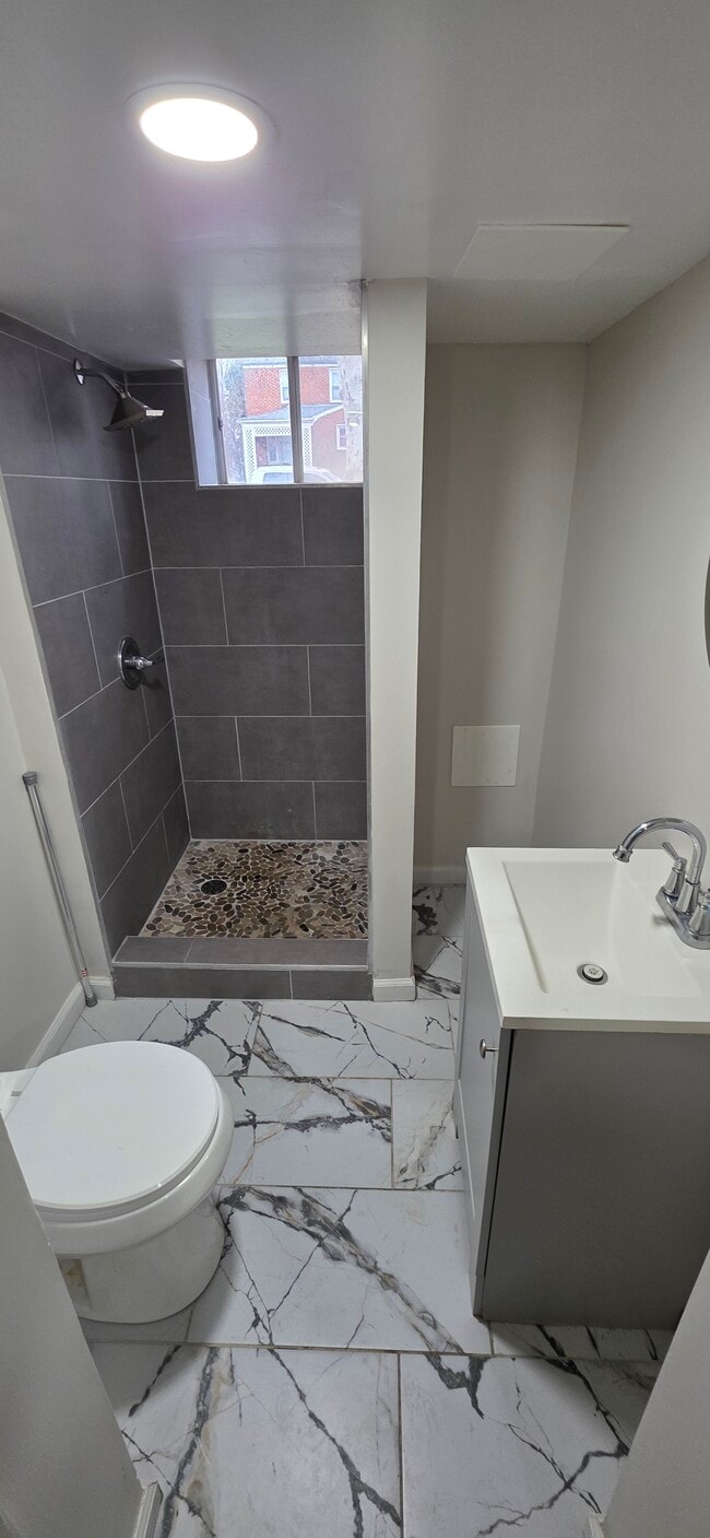 Building Photo - 3909 Rosecrest Ave