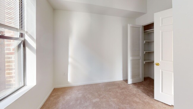 Building Photo - Dupont/U Street Corridor Two Bedroom In Fa...