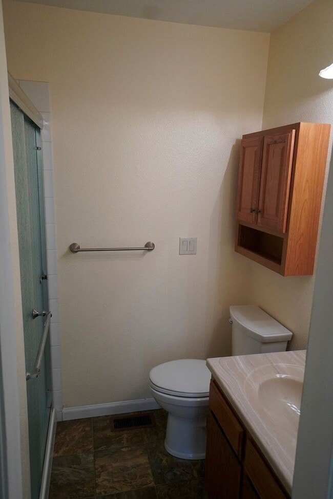 Building Photo - 2 Bed 2 Bath South Anchorage Condo!