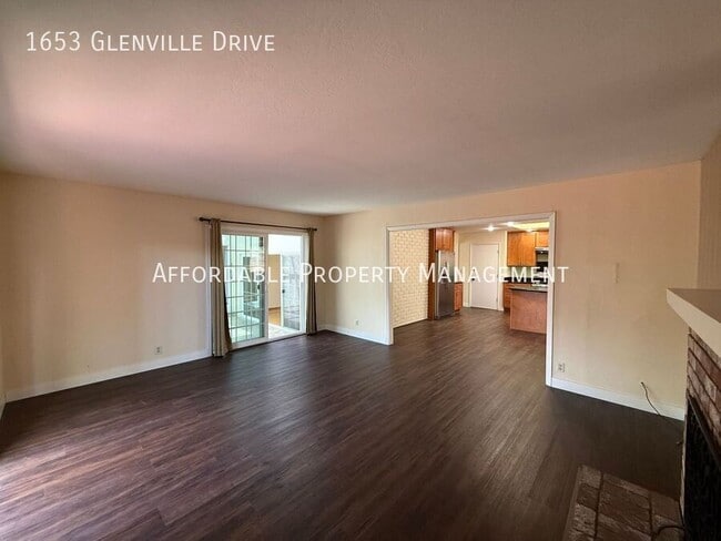 Building Photo - 1653 Glenville Dr