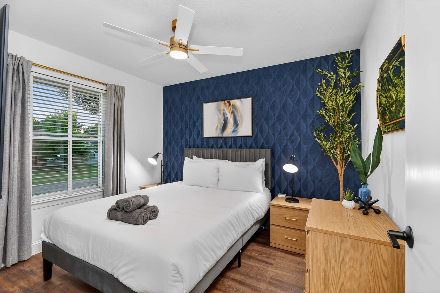 Building Photo - 7651 La Bolsa Dr