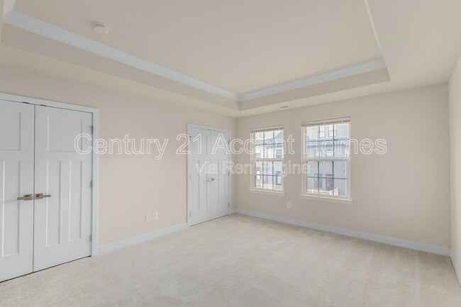 Building Photo - 14020 Sunrise Valley Dr
