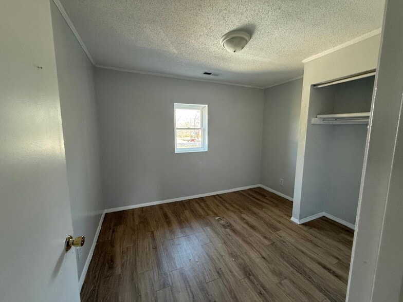 Building Photo - 1703 Singleton St