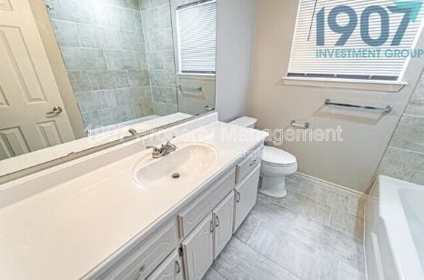 Building Photo - 1611 Pinewood Dr