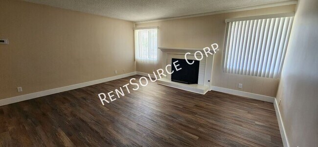 Building Photo - 708 Santa Barbara Dr W