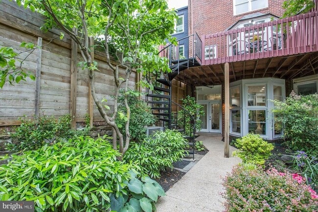 Building Photo - 3332 Dent Pl NW