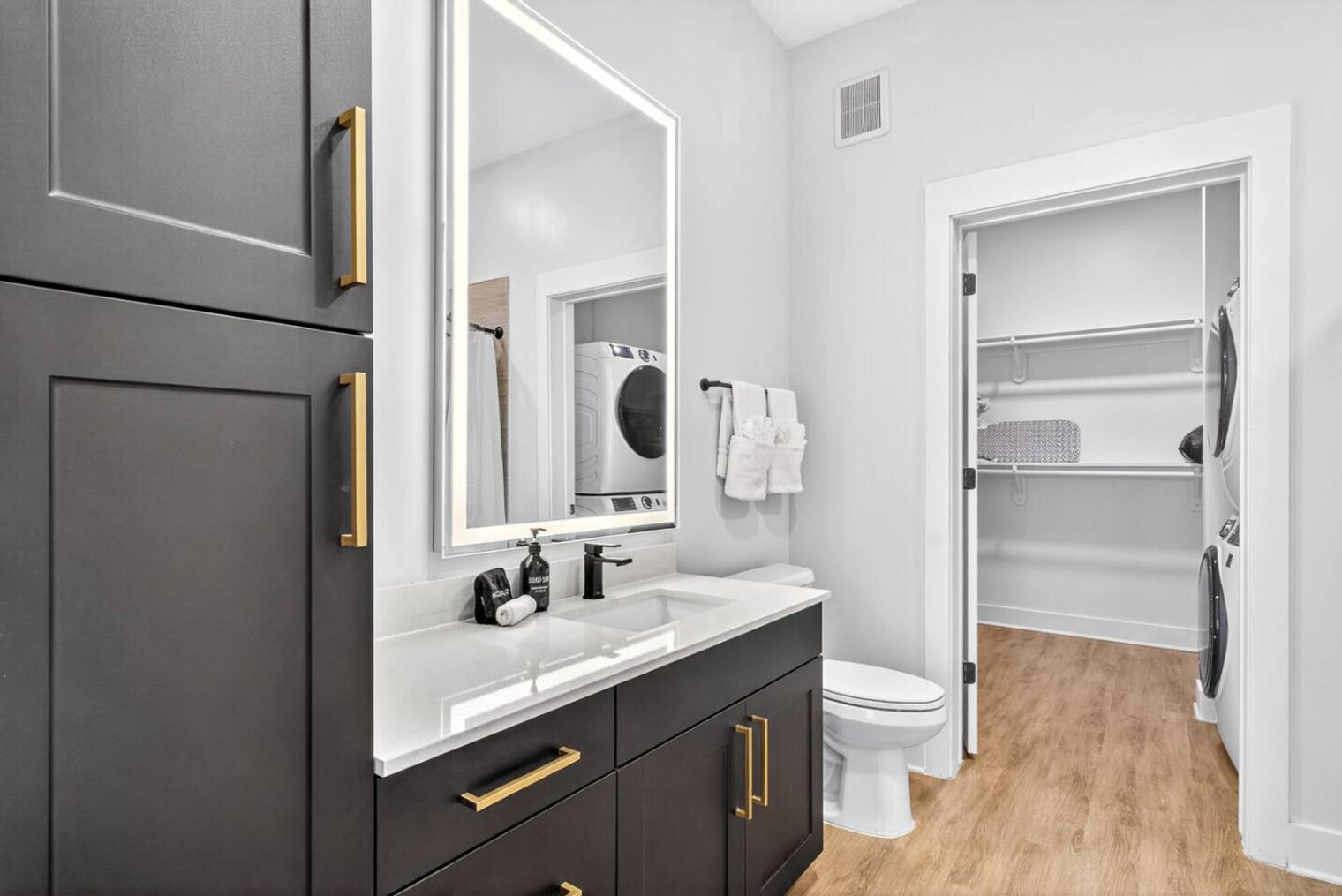 Building Photo - 1001 N Himes Ave