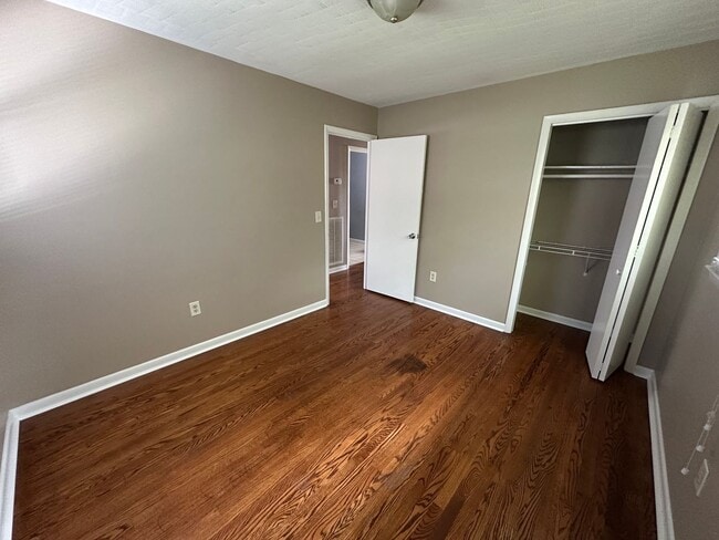 Building Photo - Charming 4 bedroom 2 bathroom home