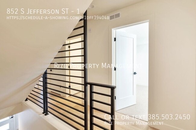 Building Photo - 852 Jefferson St W