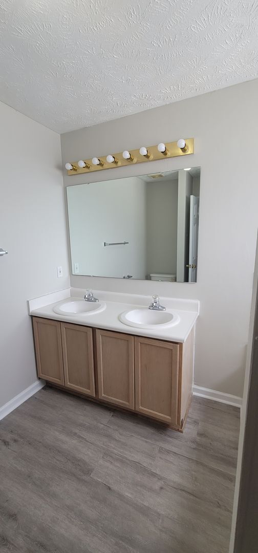 Building Photo - Beautiful 3 Bedroom home w/BONUS ROOM!!