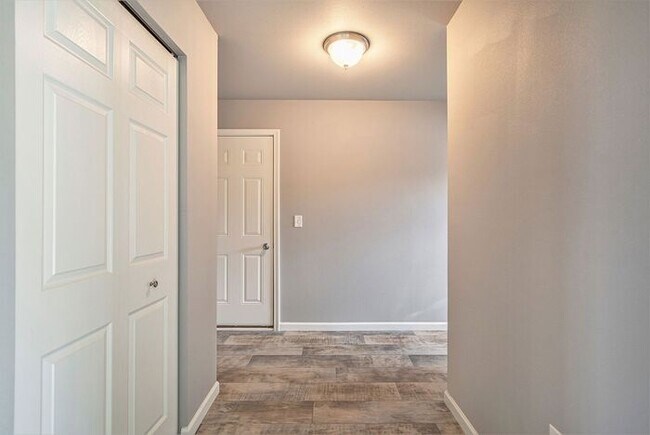 Building Photo - 5484 Eagle Glen Dr SW