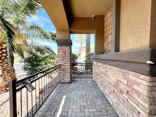 Building Photo - STUNNING 3BD/2.5BA HOME W/ TESLA SOLAR, POOL, SPA, & LOFT!!