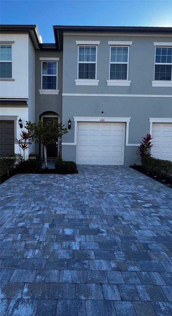 Building Photo - 6140 Planta LN