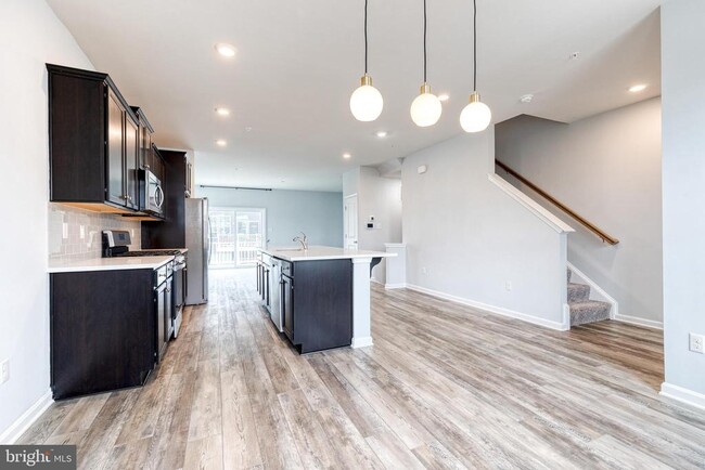 Building Photo - 2261 Kelston Pl