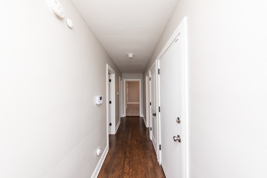 Building Photo - 3058 N Kostner Ave