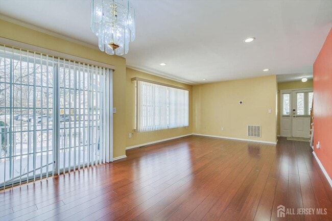 Building Photo - 160 Vasser Dr