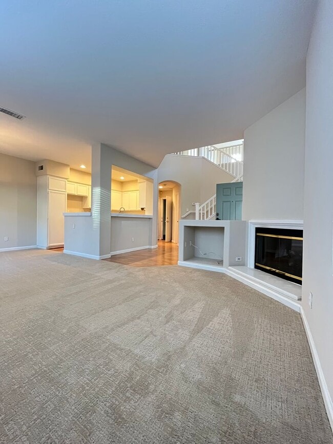 Building Photo - LOVELY 2 STORY DETACHED HOME WITH LARGE LO...