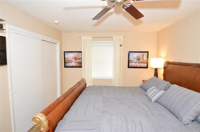 Building Photo - 3873 Pompano Dr SE